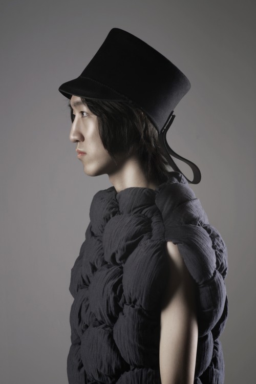 A image from Borre Akkersdijk's 3D Knitting collection developed with Innofa.